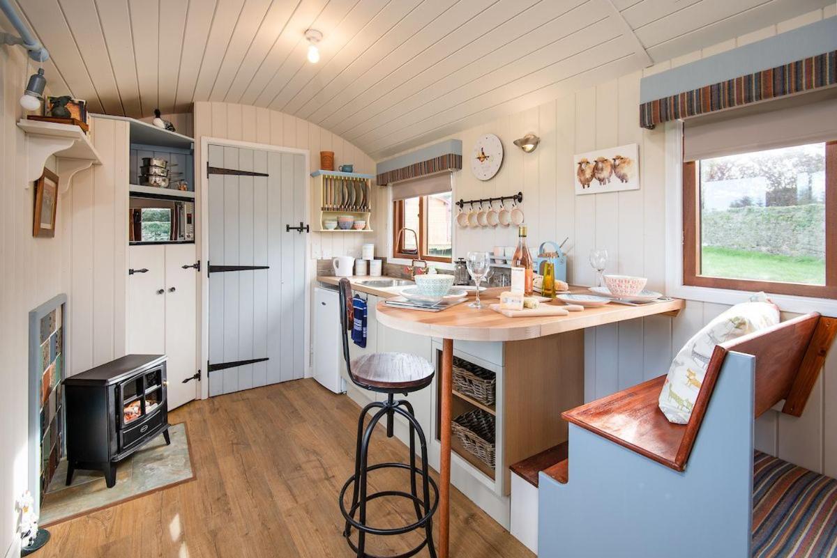 Cow Parsley Shepherd'S Hut Berwick Upon Tweed Eksteriør billede